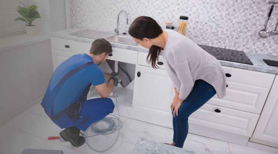 Expert burst pipe repair services in Arenzville, IL